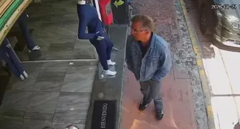 Video: captan a presunto ladrón robando mercancía en pleno centro de Actopan