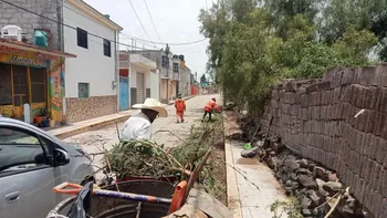 Denuncian a hombre por tirar basura en lotes de Tizayuca; vecinos piden que lo sancionen