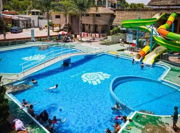 Tezontepec de Aldama: hombres armados generan pánico en balneario; se llevan a dos trabajadores a la fuerza