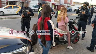 Operativo Correcaminos en Tizayuca durante la detención de una conductora de motoneta.