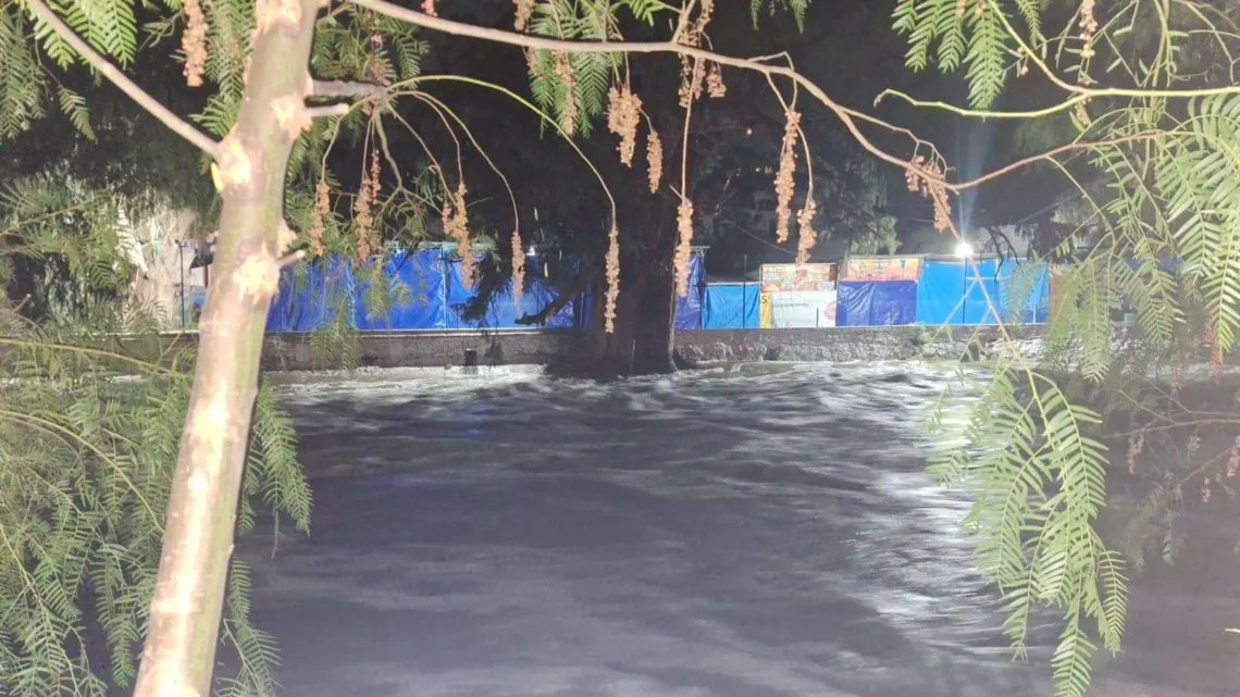 Tezontepec de Aldama: balneario Huemac se inunda por desborde de río