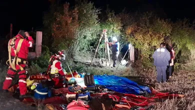 Bomberos rescatan a perrito que cayó a pozo de 18 metros en Ixmiquilpan