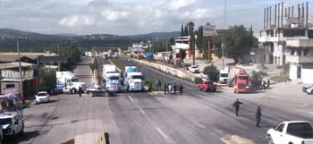 Continúan los bloqueos de Amotac y crece la afectación vial rumbo a la CDMX. Estas son las razones detrás de la movilización.
