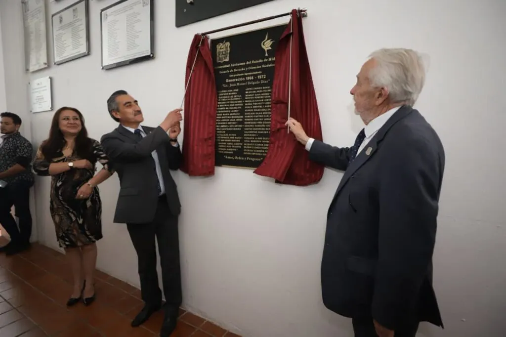 UAEH rinde homenaje a generación 1968-1972 de la Licenciatura en Derecho
