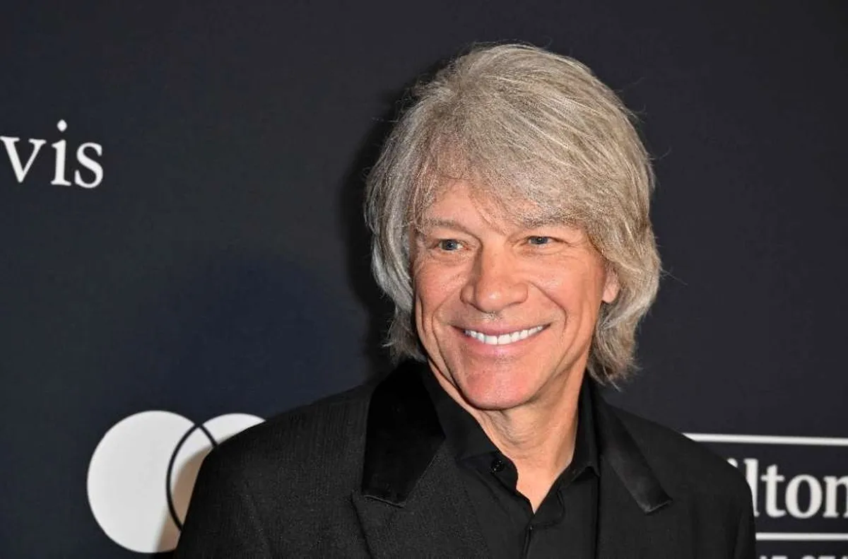 Jon Bon Jovi evita que mujer salte de un puente en EU