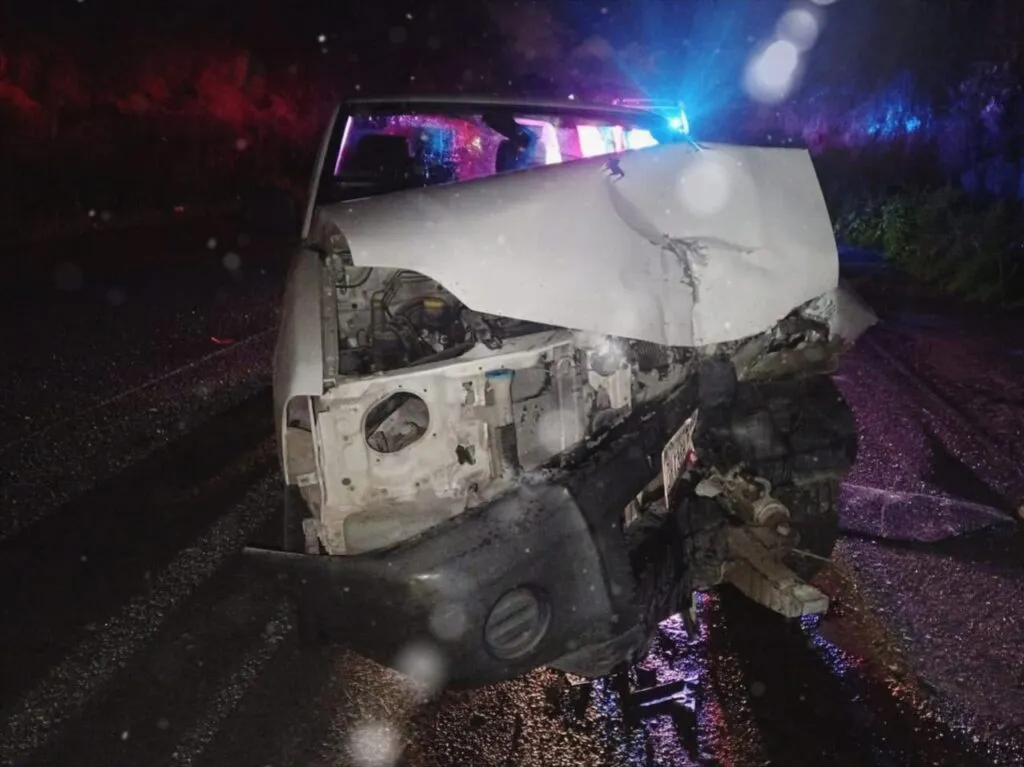 Choque entre camioneta y transporte de personal deja cinco lesionados en Tula-Tepeji