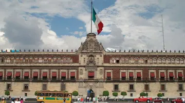 Julio Menchaca se reúne con AMLO y gobernadores en Palacio Nacional