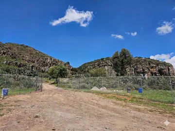 A días de recibir visitantes extranjeros, Huapalcalco enfrenta una denuncia que genera preocupación. Una jauría dejó gravemente lesionado a un ciudadano durante un recorrido matutino.
