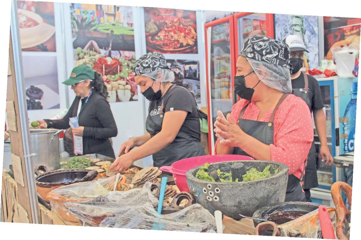 Cocineras en el Tianguis de Pueblos Mágicos