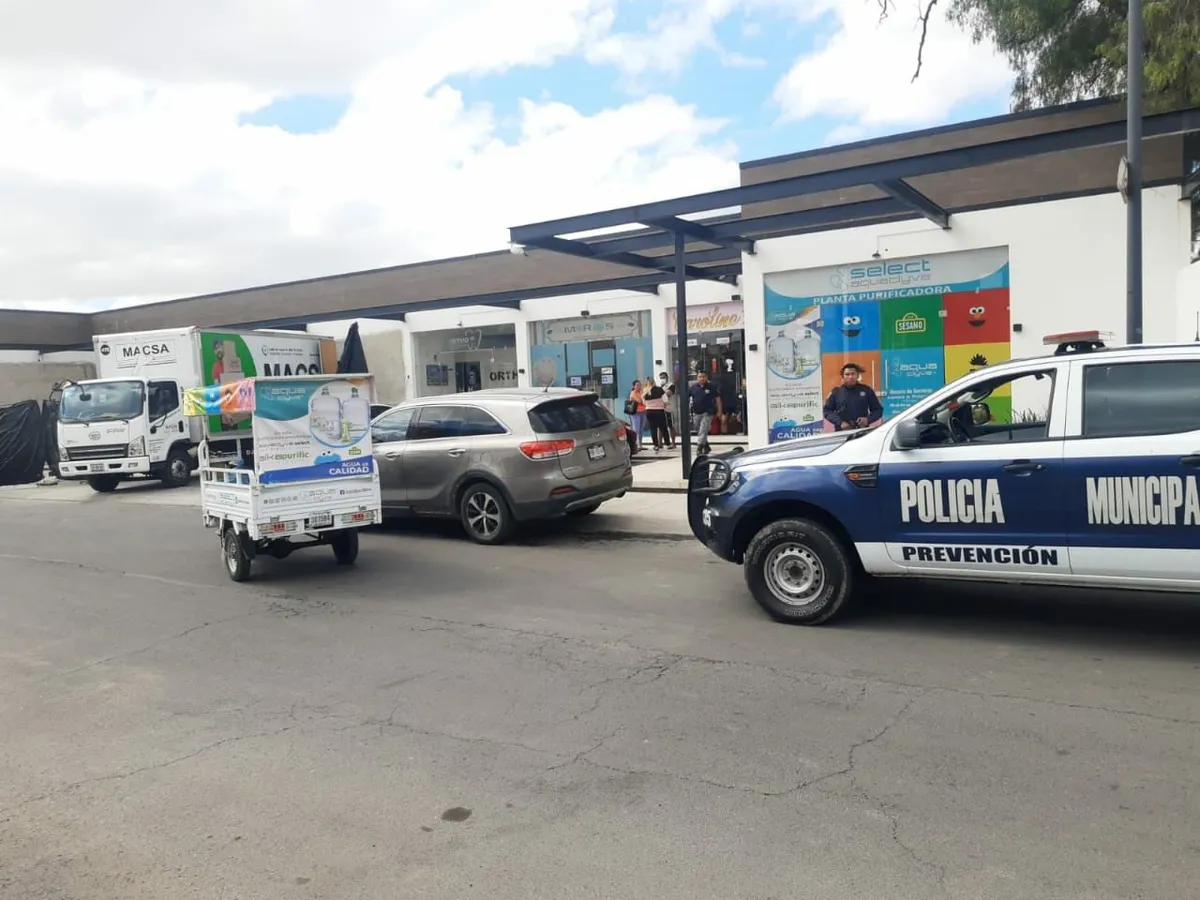 Ladrones amagan a niños y roban una papelería en Tizayuca