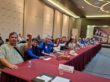 Este proyecto fue entregado a los representantes de la Coordinadora Nacional de Trabajadores de la Educación (CNTE), durante la reunión realizada la mañana de este jueves, con el fin de alcanzar acuerdos y terminar la huelga que mantienen. Foto CNTE
