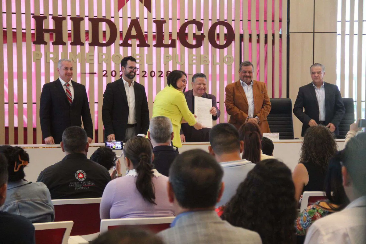 Gobierno estatal entregó 50 escrituras a familias pachuqueñas