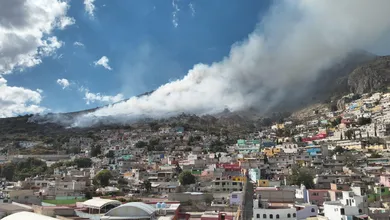 Humo por incendio en el cerro de San Cristóbal en Pachuca