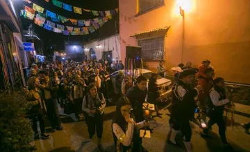 ¡No te la pierdas! Hoy es la Callejoneada en el Barrio Mágico El Arbolito