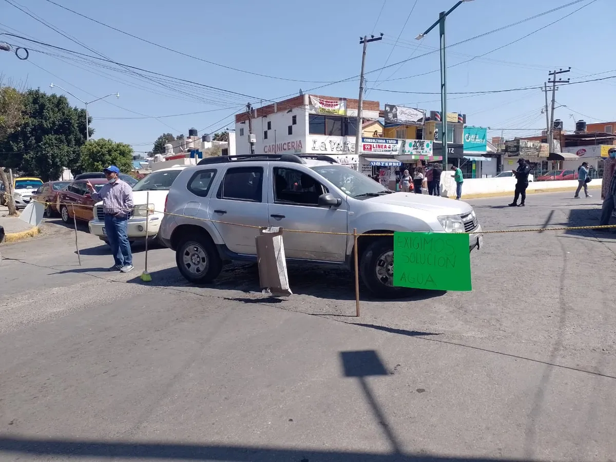 Bloquean accesos al centro de Tula; piden agua para unidad habitacional