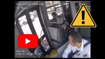 Motociclista choca con Tuzobús en Zempoala, Hidalgo. El percance dejó daños materiales y movilizó a personal del SITMAH.
