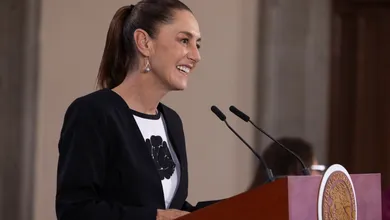 Claudia Sheinbaum negó actividad política de consulados mexicanos en EU y destacó récord histórico de empleo formal en México.