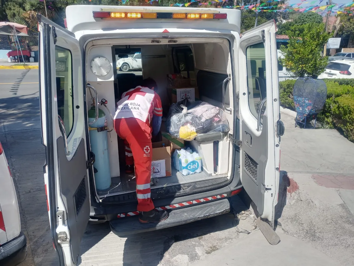 Ixmiquilpan: estudiantes entregan víveres para damnificados de Acapulco