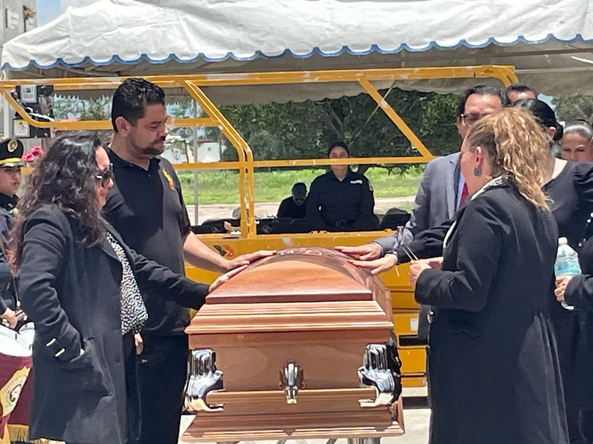 Dan último pase de lista a policía caído en La Loma; Procurador promete justicia