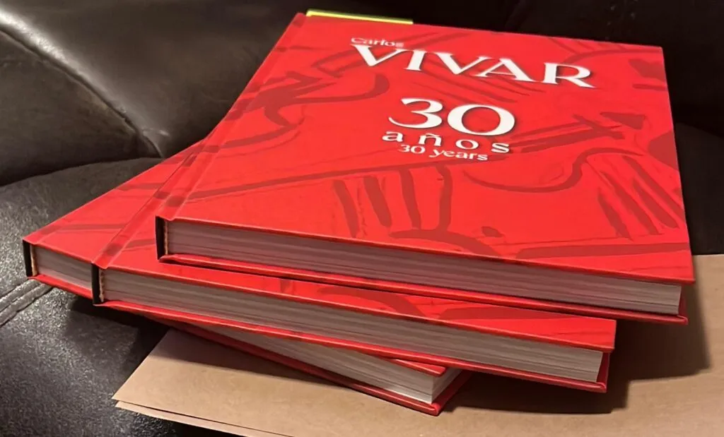 Descubre la obra de Carlos Vivar en su nuevo libro: 30 años de arte autodidacta