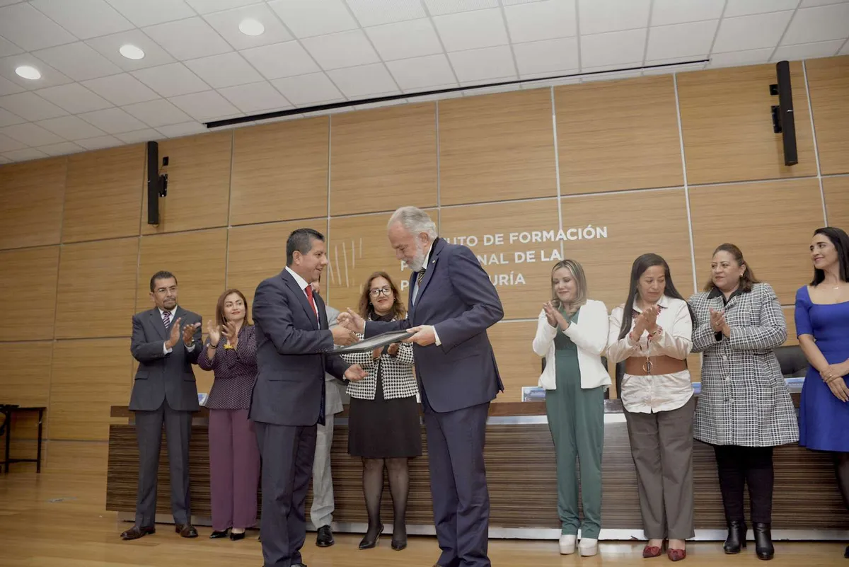 TEEH entrega medalla al Mérito Jurídico Electoral