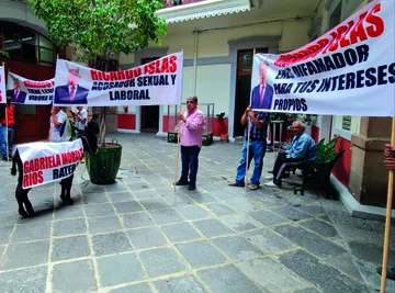 Tablajeros de Pachuca acusan a regidor de extorsión y desprestigio