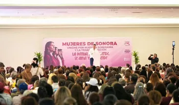 Javier Lamarque en encuentro de mujeres