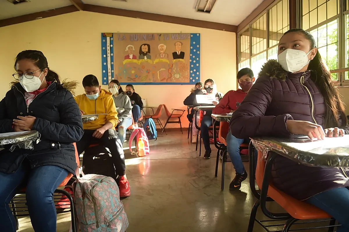 “Abran las escuelas”, piden en Pachuca padres de familia