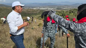 Ricardo Crespo participa en jornada de reforestación