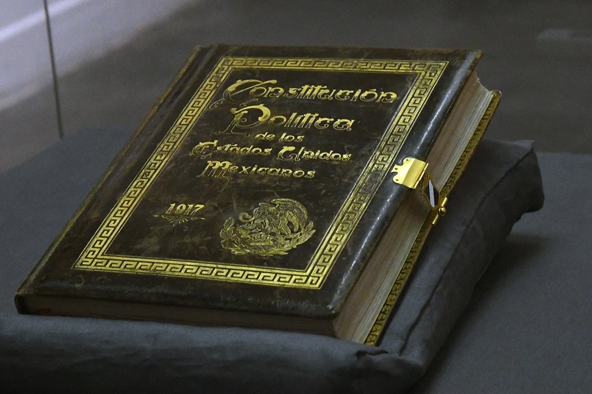 Conmemoran 106 aniversario de la Constitución mexicana