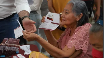 Consulta aquí el calendario Pensión Bienestar mayo 2025; pagos inician el 7 de mayo tras retraso por días festivos.