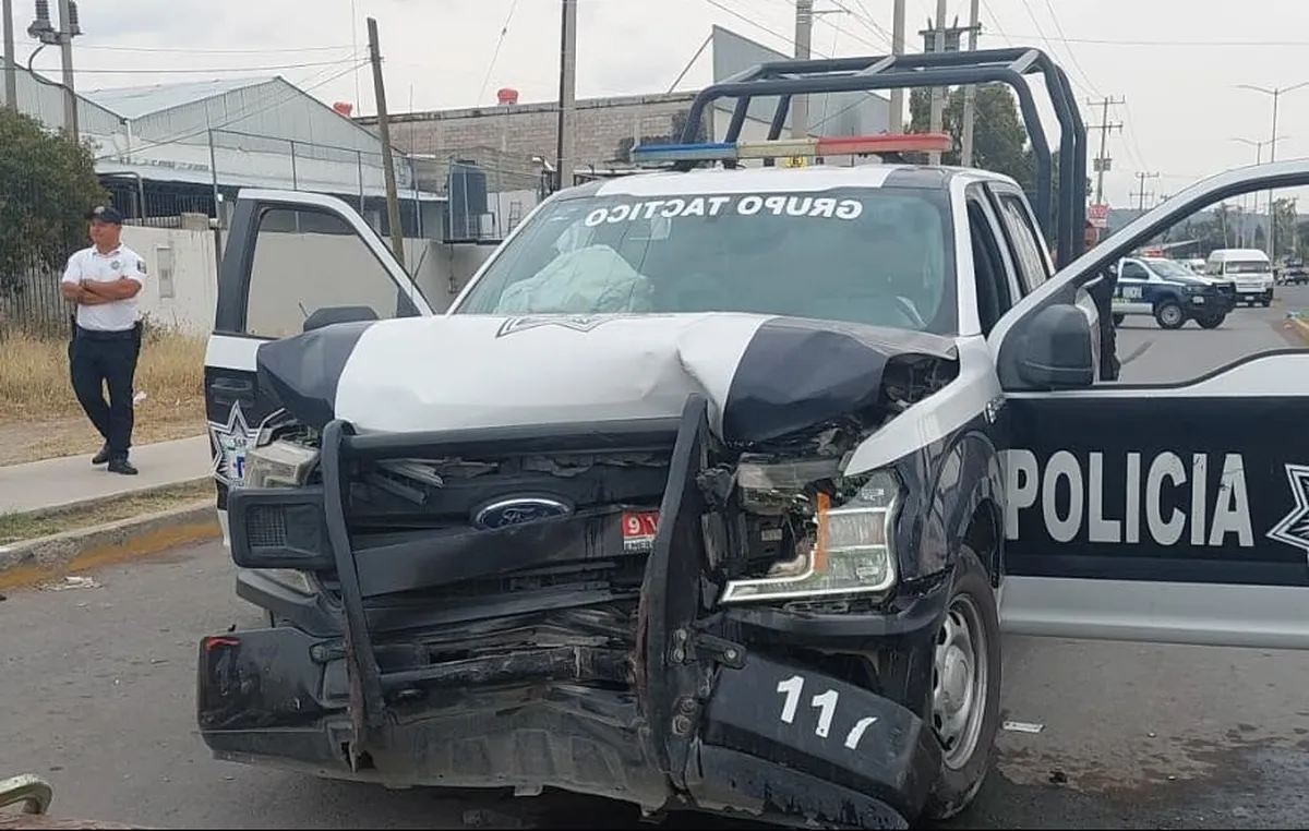 Patrulla municipal choca en bulevar de Tizayuca