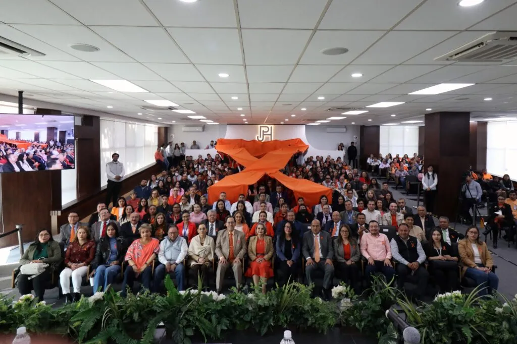 Rebeca Aladro llama a reconocer y denunciar la violencia digital contra las mujeres