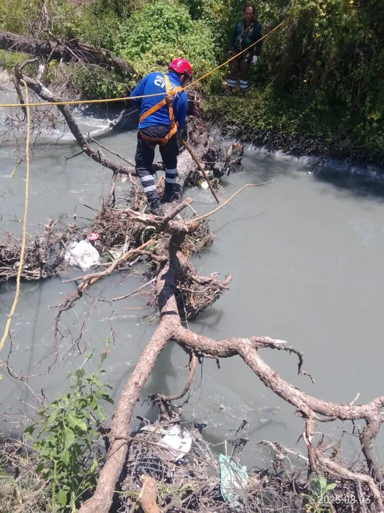 Accidente en canal de aguas negras: dos muertos y un menor desaparecido en Tezontepec