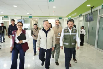 Julio Menchaca y Zoé Robledo supervisan avance del nuevo Hospital del IMSS en Tlaxcoapan