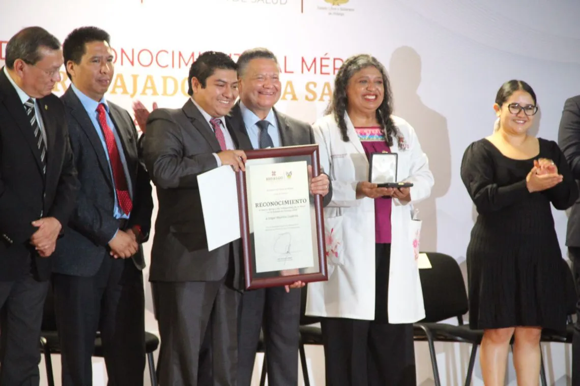 Reconocen con medallas de plata a 12 trabajadores de la Salud en Hidalgo