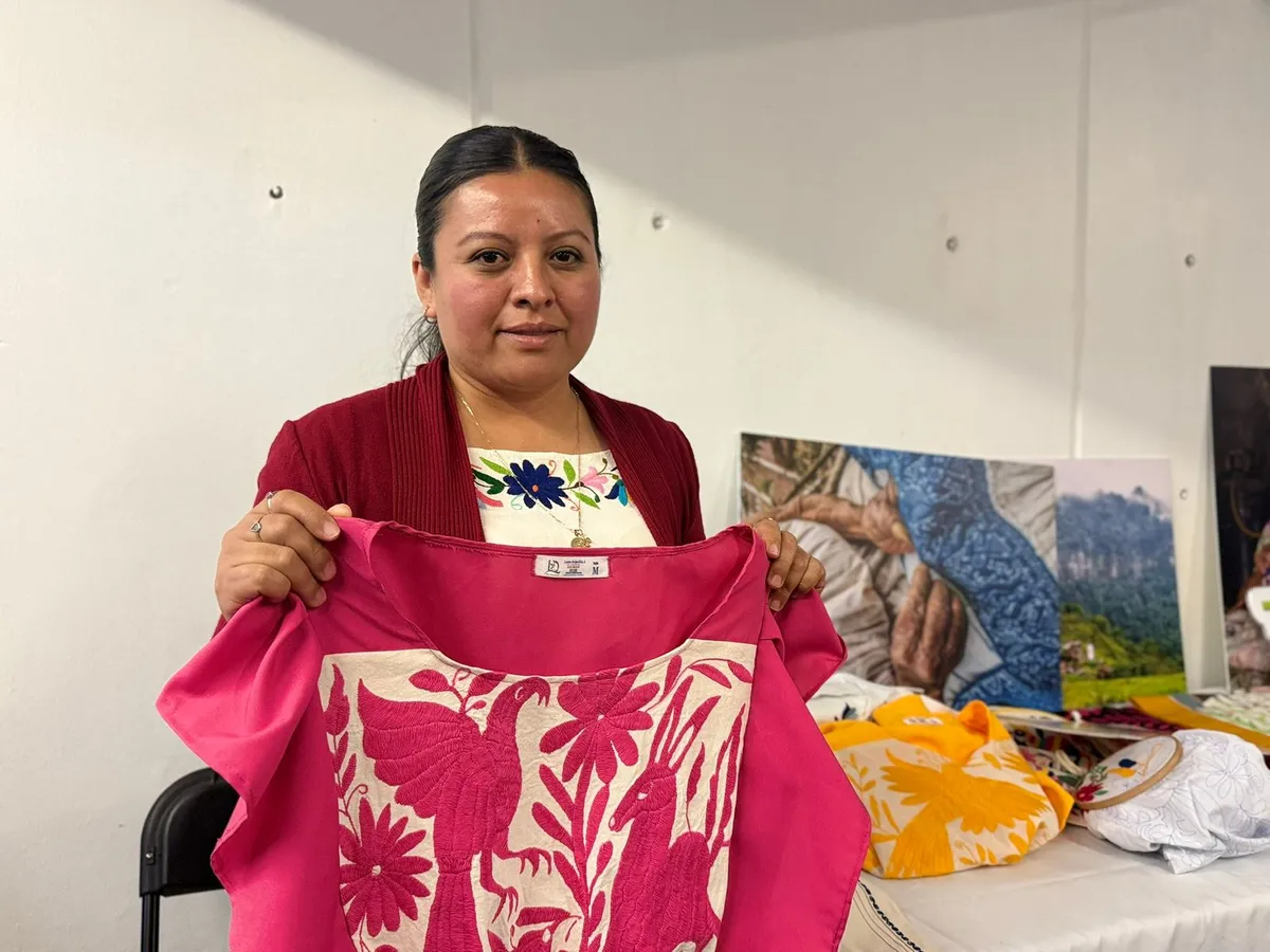Laura Delgadillo bordadora de tenangos