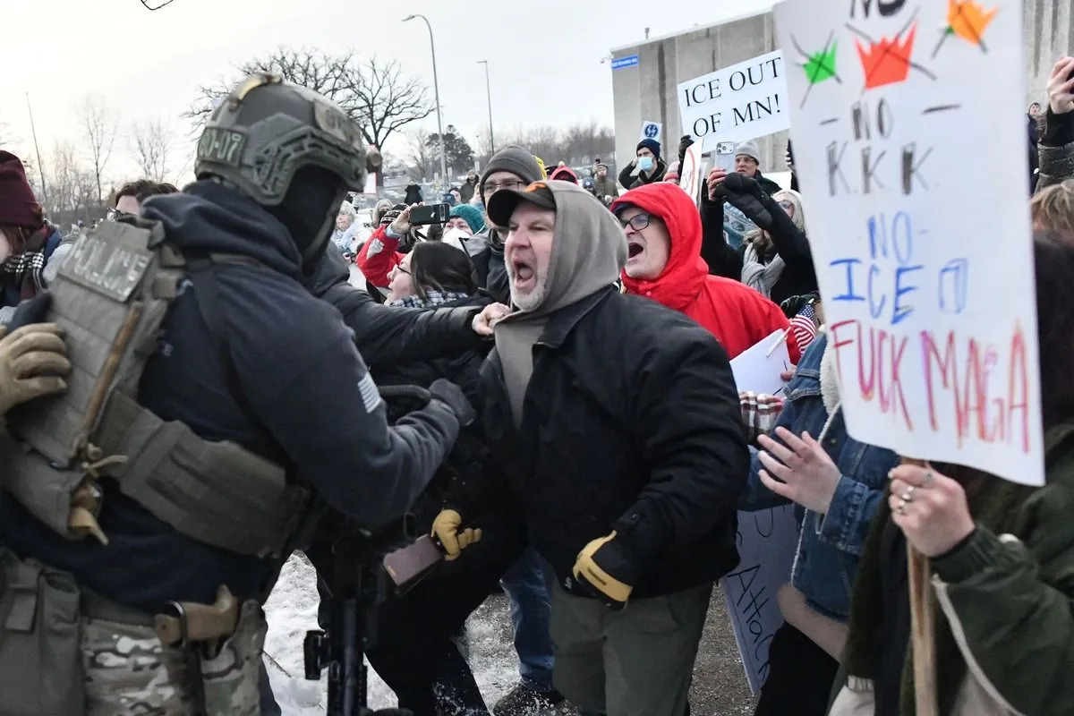 Protestas en Minneapolis tras muerte de mujer a manos de agente de inmigración