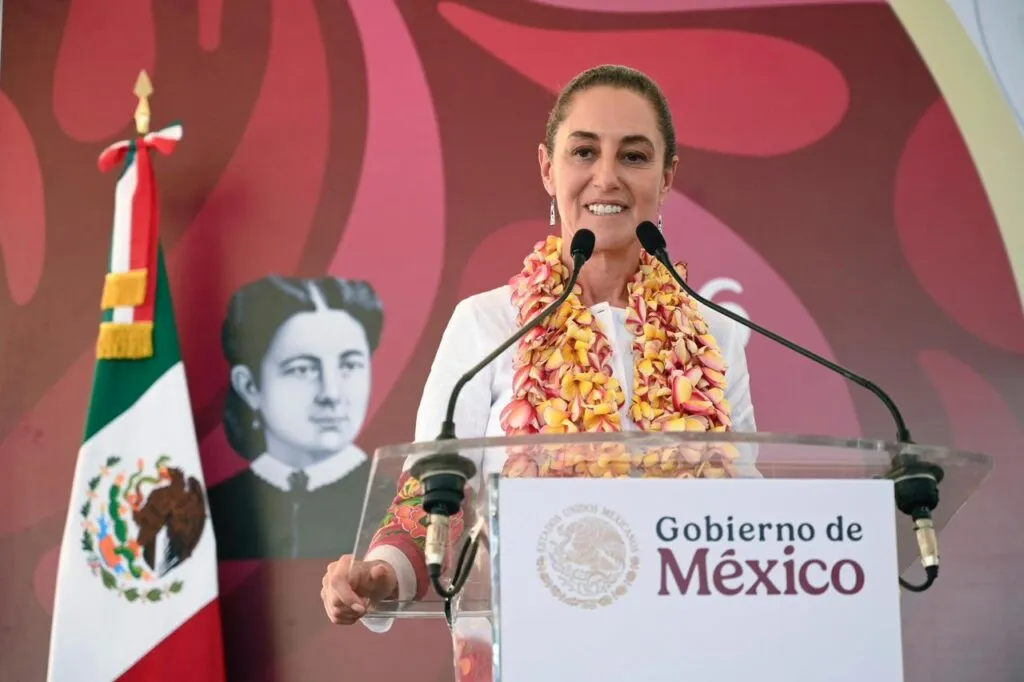 Sheinbaum presenta cartilla de derechos traducida a 69 lenguas indígenas