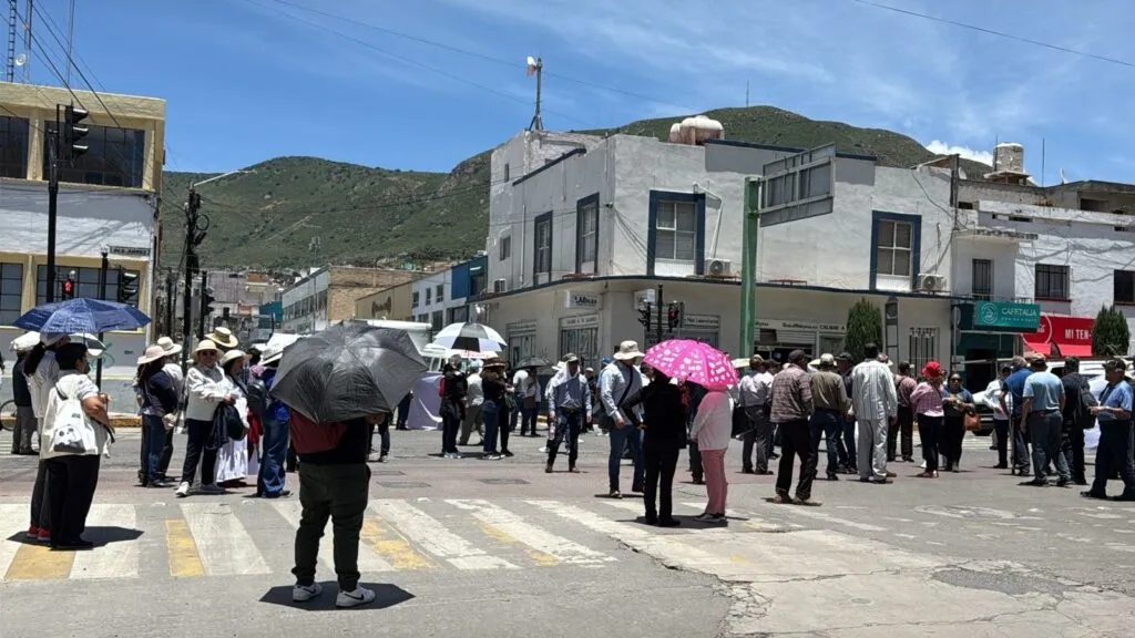 Bloqueos en Pachuca por marcha de jubilados