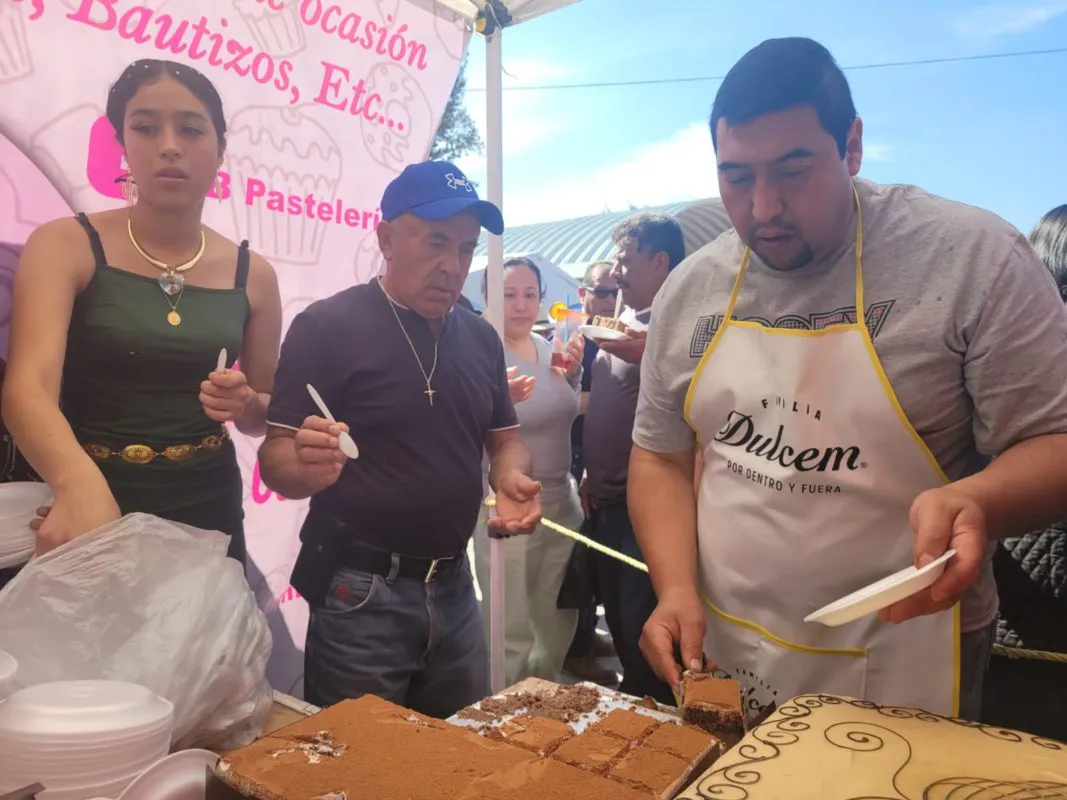 Miles de personas disfrutaron de deliciosos pasteles en San Sebastián Tenochtitlán