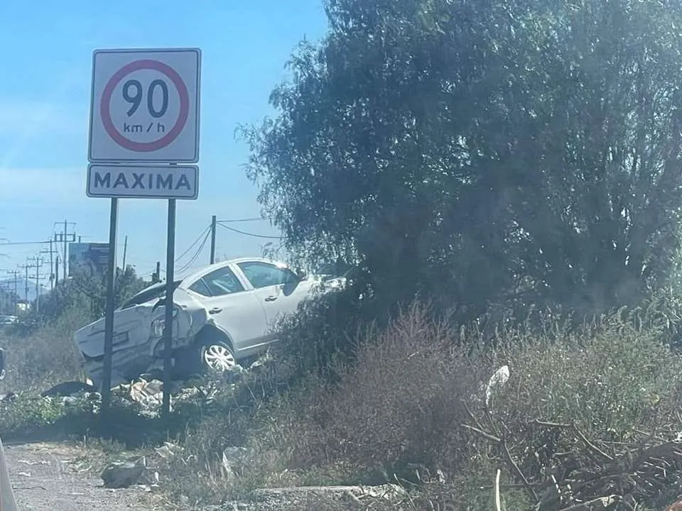 Accidente en la carretera Pachuca-Sahagún: choca combi escolar
