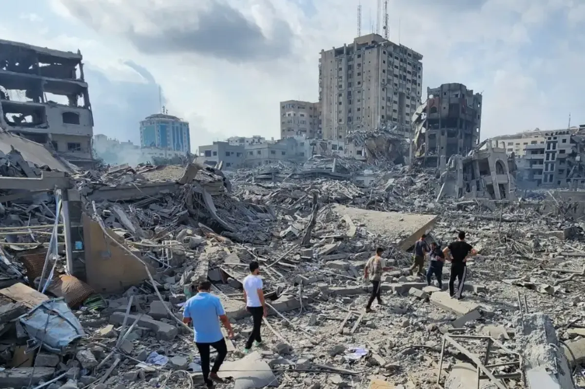 Israelíes atacan edificio residencial en Gaza; hay al menos 45 muertos