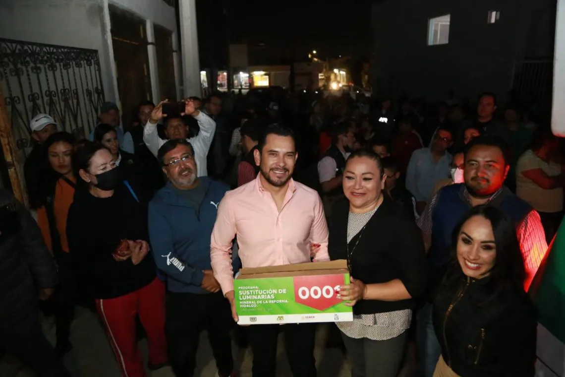 Sustituyen luminarias urbanas en Mineral de la Reforma
