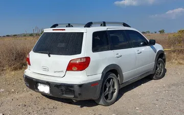 Hallan cuatro cadáveres dentro de camioneta en Atotonilco de Tula