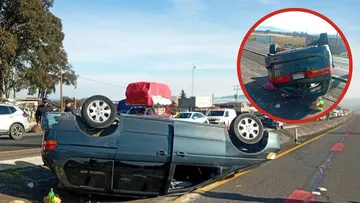 Camioneta volcada