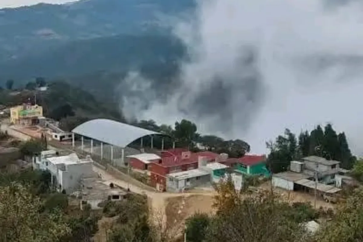 Muere familia en volcadura de auto en Hidalgo