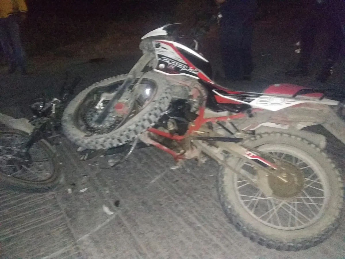 Mueren dos jóvenes que viajaban en moto en Tezontepec de Aldama