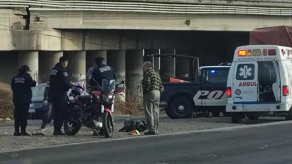 Accidente entre tractocamión y motociclista en Tula.