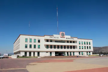 Gobierno de Tulancingo gasta en camionetas de lujo